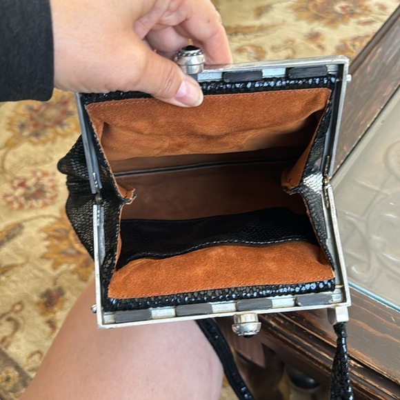 Gorgeous Leather Crossbody - Picture 5 of 5